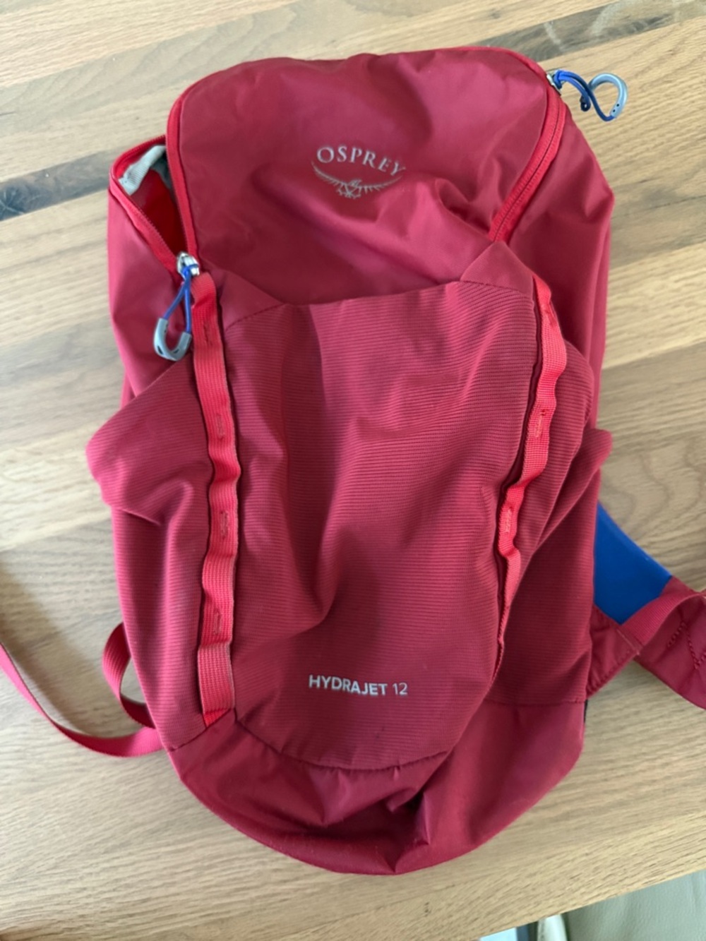 OSPREY Hydrajett 12 Pack in Red with Blue Accents